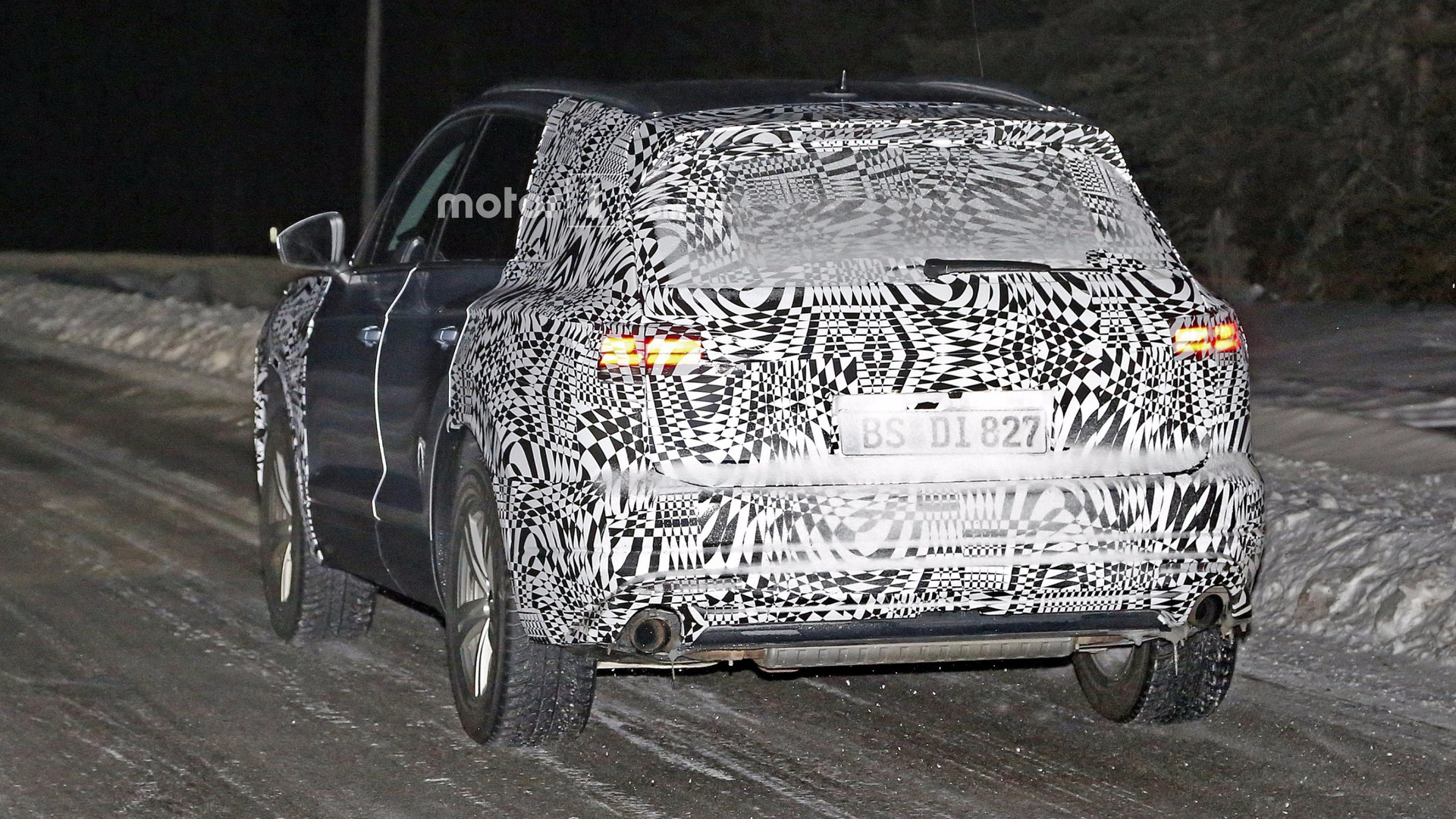 2018-vw-touareg-spy-photo.jpg