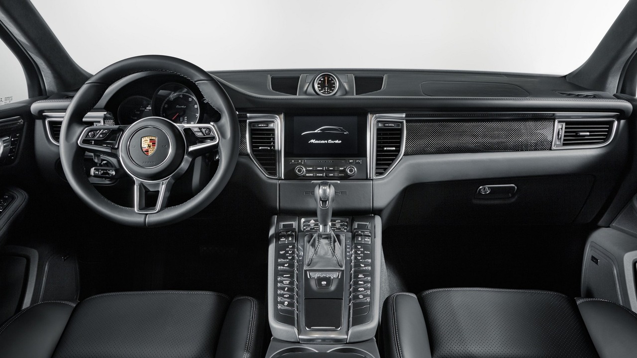 Porsche Macan Turbo with Performance Package