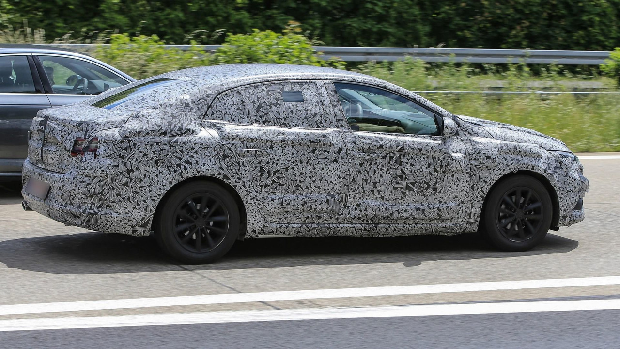 2016 Renault Fluence spy photo