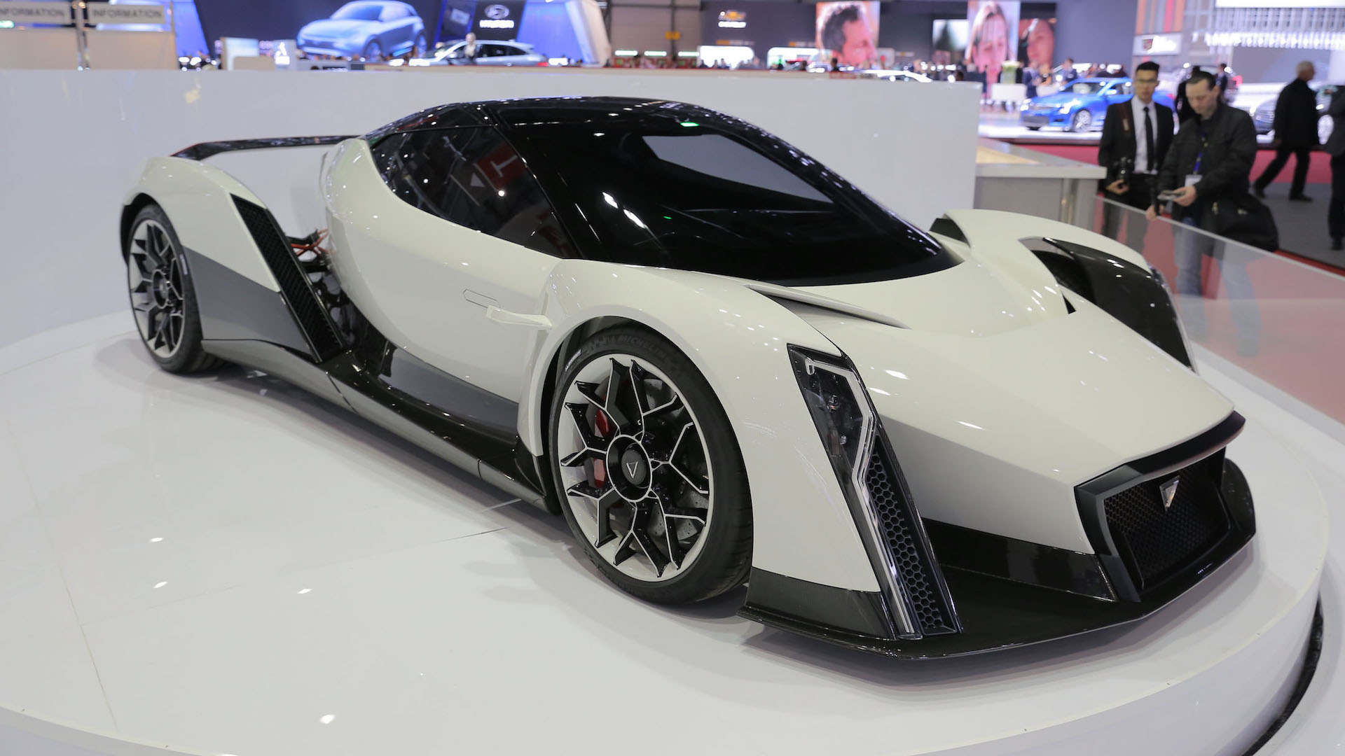 6 cars making over 1,000 hp debuted in Geneva