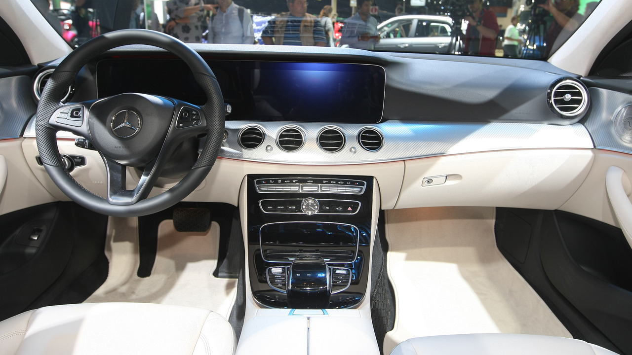 2017 Mercedes-Benz E200 All-Terrain Paris Motor Show