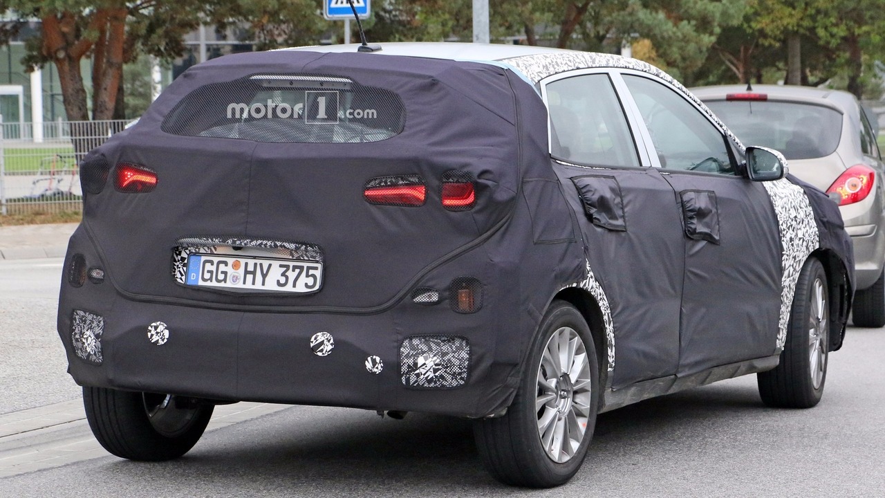 2018 Hyundai subcompact crossover spy photo