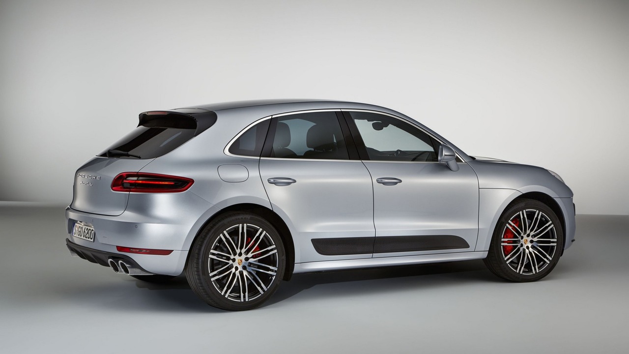 Porsche Macan Turbo with Performance Package