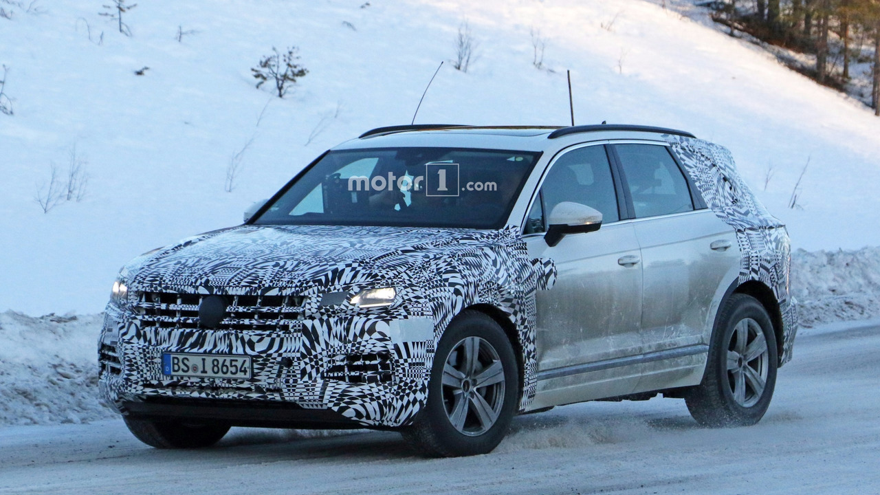 2018 Volkswagen Touareg spy photo