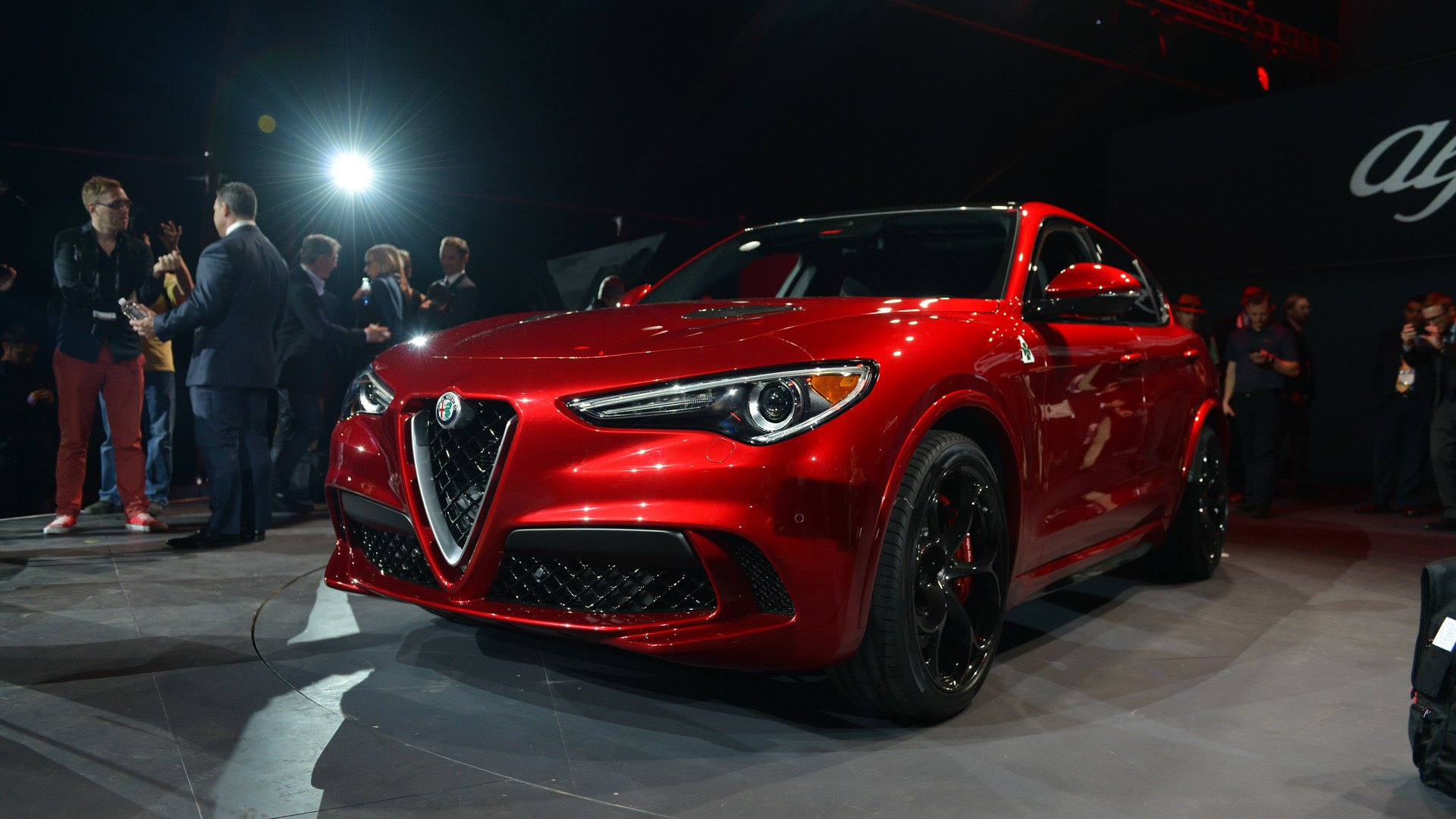 alfa-romeo-stelvio-la-2016.jpg