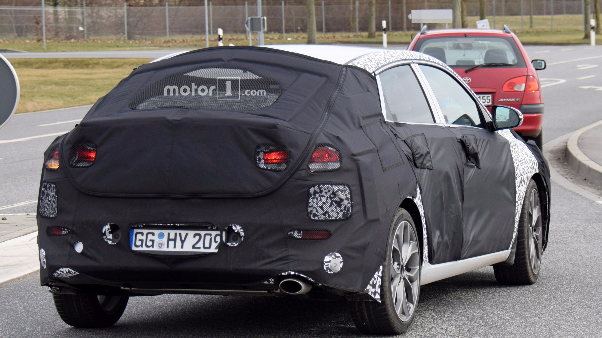 2018-hyundai-i30-fastback-spy-photo.jpg