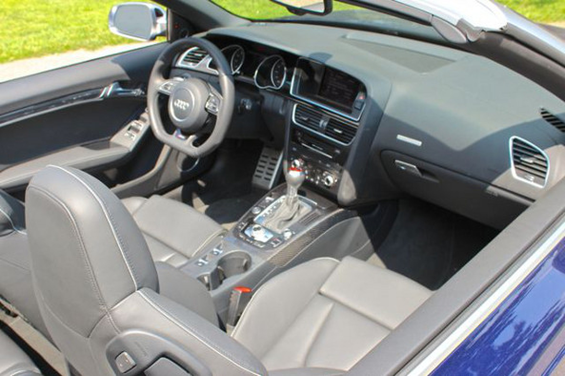 Audi RS5 Cabriolet Review: Fun-in-the-Sun Defier of Physics