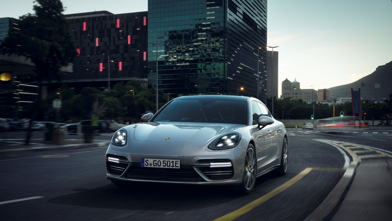 2018 Porsche Panamera Turbo S E-Hybrid