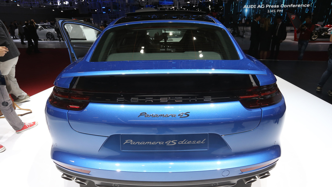 2016 Porsche Panamera Paris Motor Show